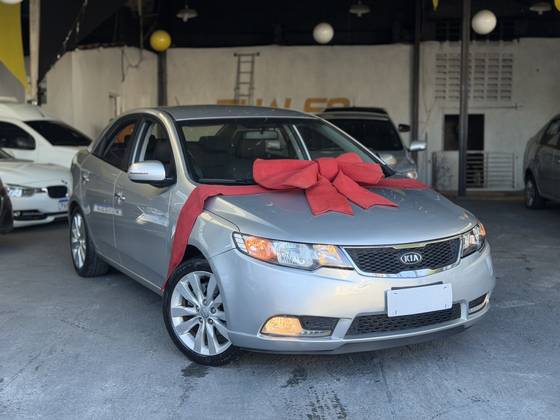 KIA CERATO 1.6 E.221 SEDAN 16V GASOLINA 4P AUTOMÁTICO KIA CERATO 1.6 E.221 SEDAN 16V GASOLINA 4P AUTOMÁTICO